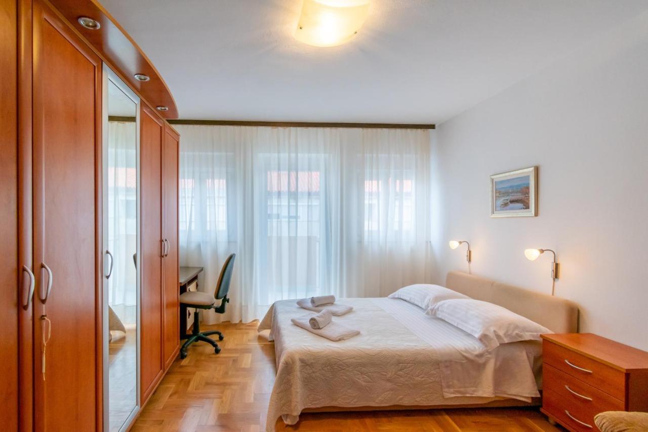Apartment By The Sea - 19500 *